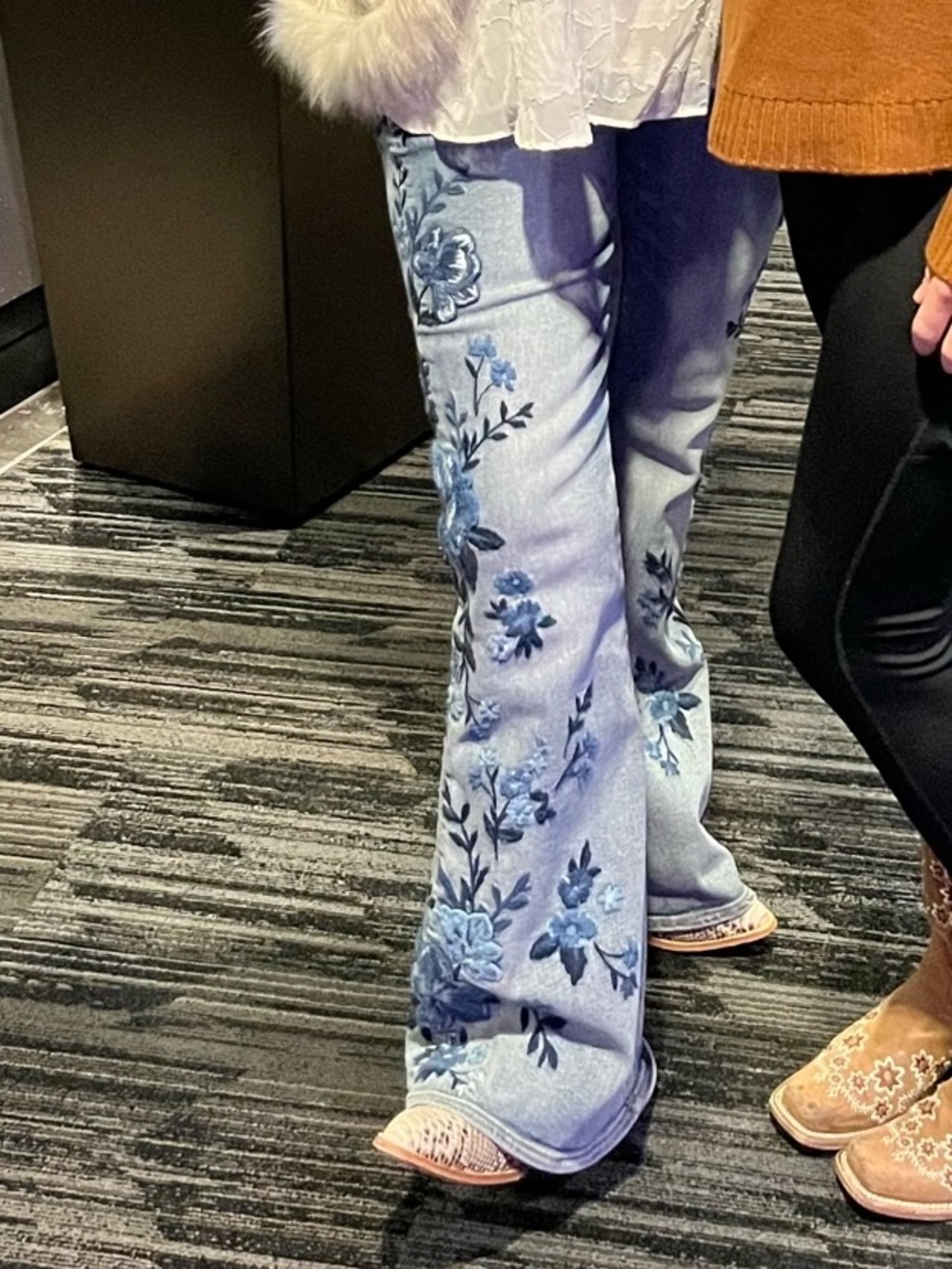 DRIFTWOOD Light Blue Floral Embroidered Bootcut Jeans 30x34 Appliqué